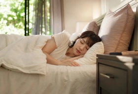 仰向け・横向き・うつ伏せ、あなたの寝方は体を痛めていませんか？整形外科医が教える姿勢別の正解