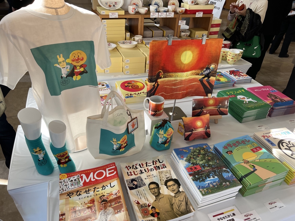 展覧会オリジナルグッズの販売もあります