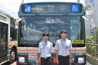 左から、練馬営業所伊井さん、新座営業所蓮見さん