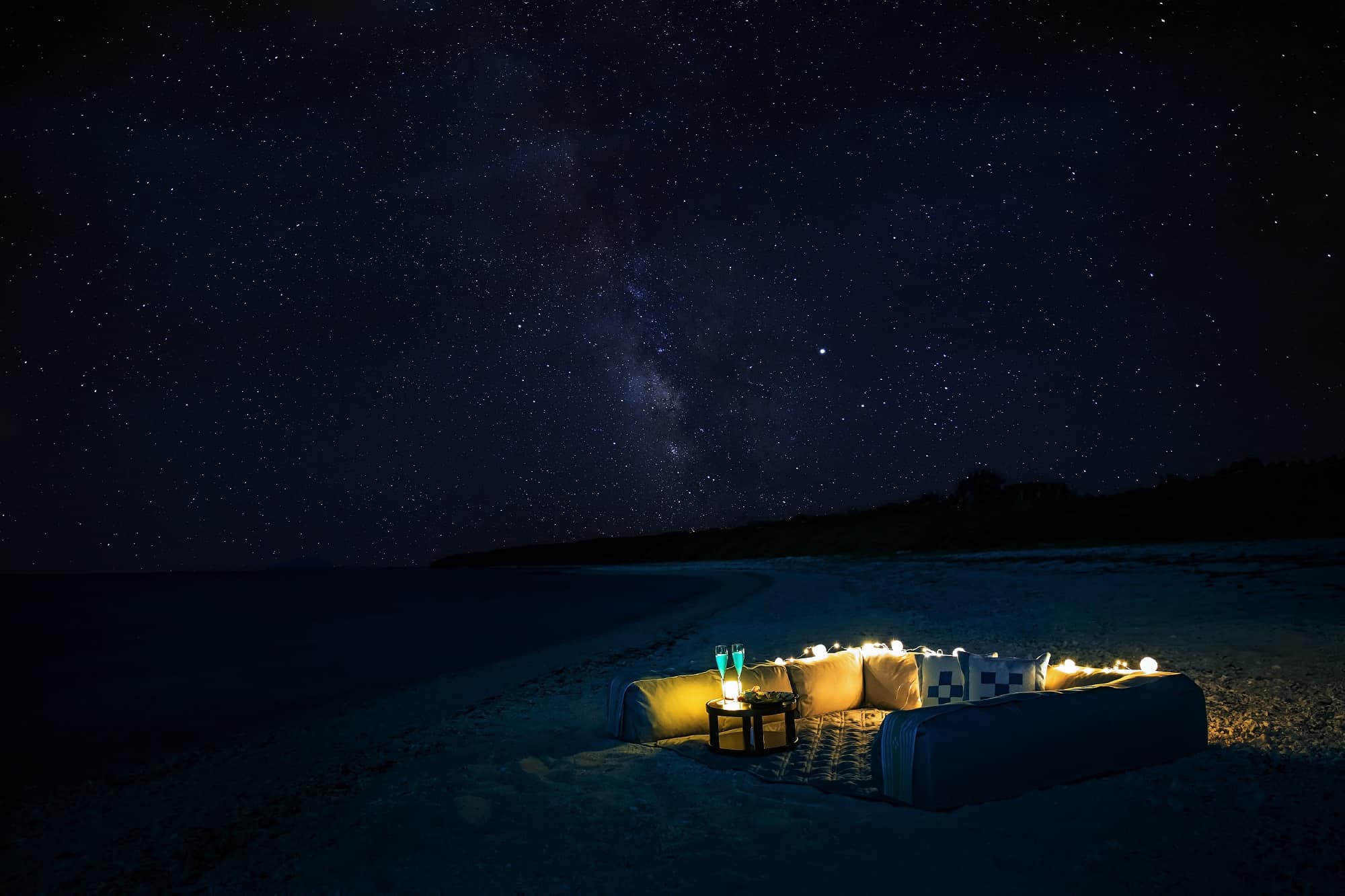星のや竹富島　海辺のソファで天の川を眺めながらディナーが楽しめる「星降る夜のてぃんがーらピクニック」実施　期間：2020年6月8～26日、7月8～25日、8月17～23日