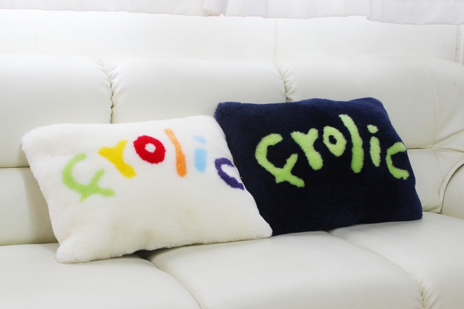 オリジナルロゴ入りクッション