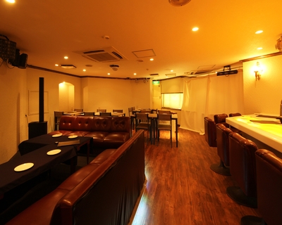 NEST CHICKEN店内