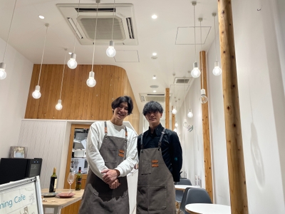 店内　