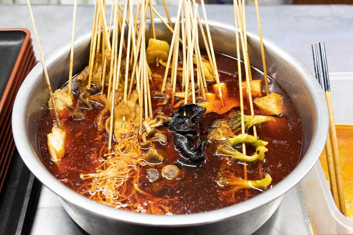 シビ辛体験が味わえる冷鍋串串(ロングオツァンツァン)