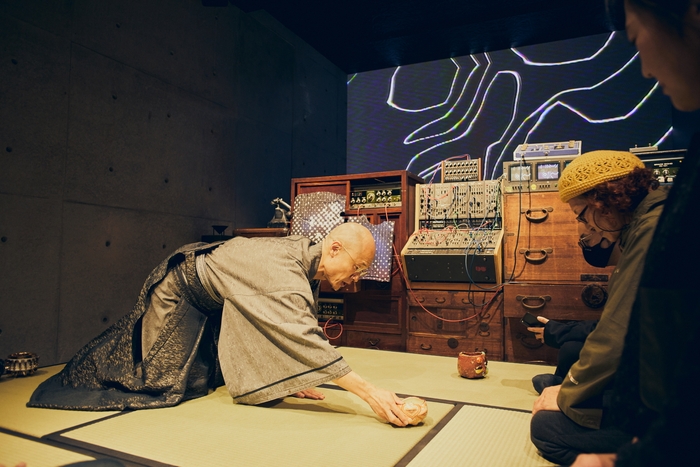 アナログなクリエイター達による、“畳と箪笥” サウンド&アートインスタレーション