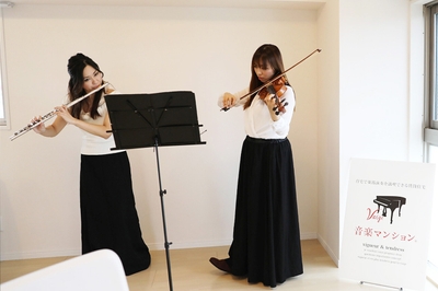 サロンでの生演奏