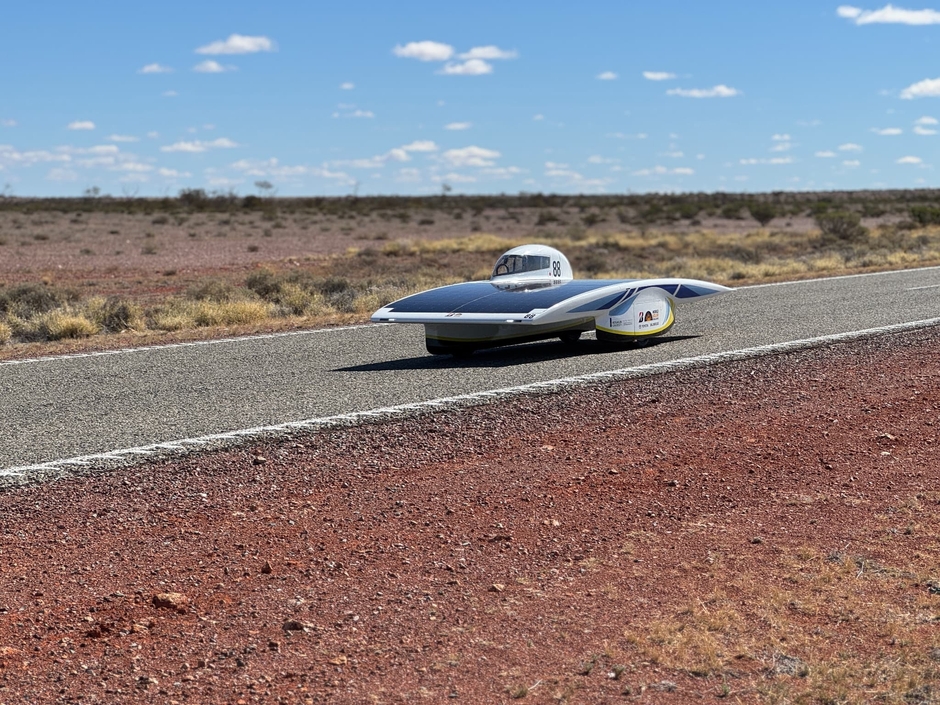 工学院大学ソーラーチーム、世界大会を完走した7号機「CYGNUS」で挑む