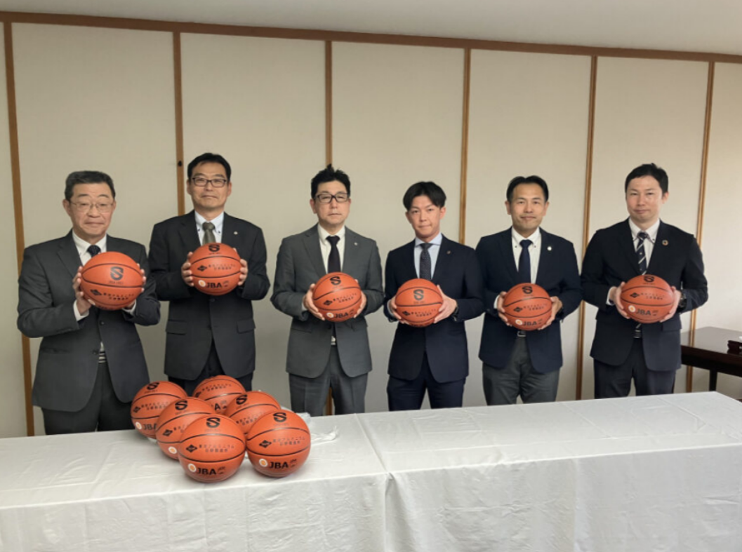 「レイクス・バスケットボール寄贈プロジェクト」への協賛について