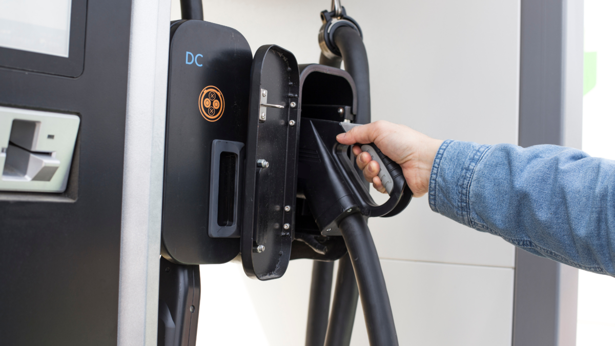 EV用急速充電器の市場規模は2030年までに飛躍的な成長を遂げると予測｜CAGR 30.8%