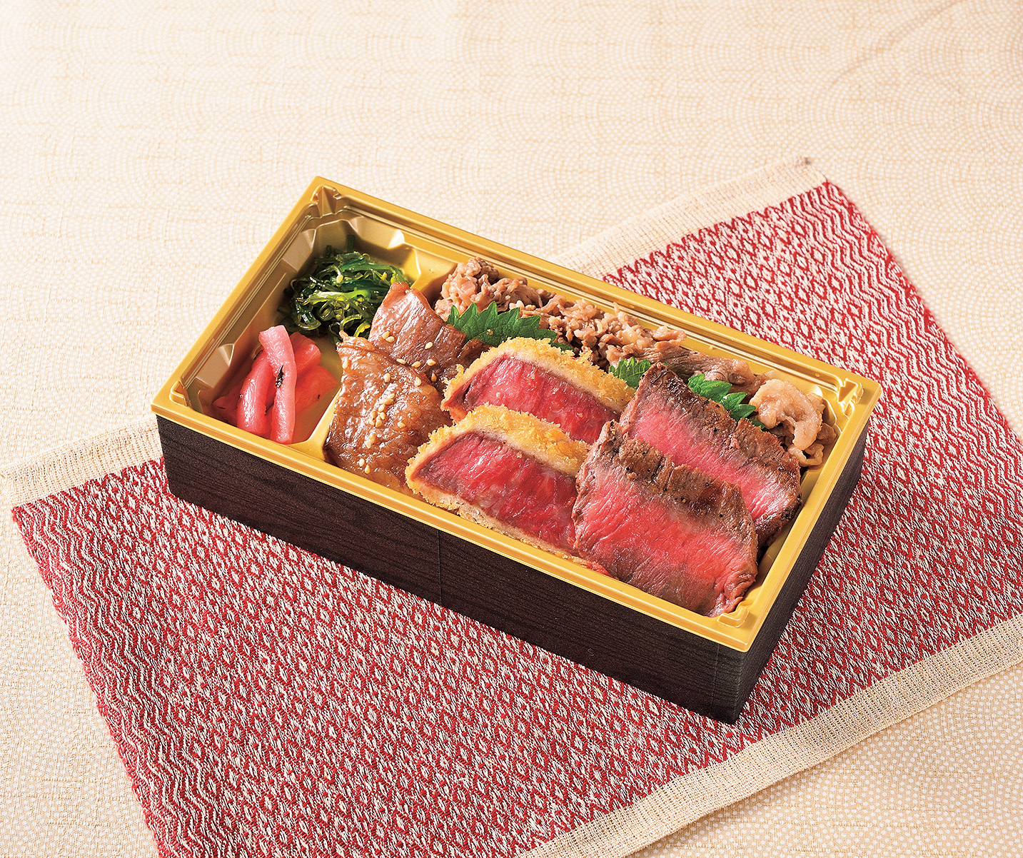 【米沢 琥珀堂】「米沢牛ステーキ&牛カツ&カルビ焼肉弁当」