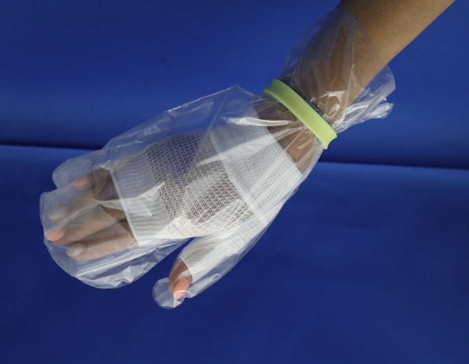 お助けミトングローブ 装着