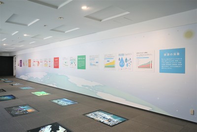 ゾーン2:地球はすでに、限界を超えている(壁面展示)