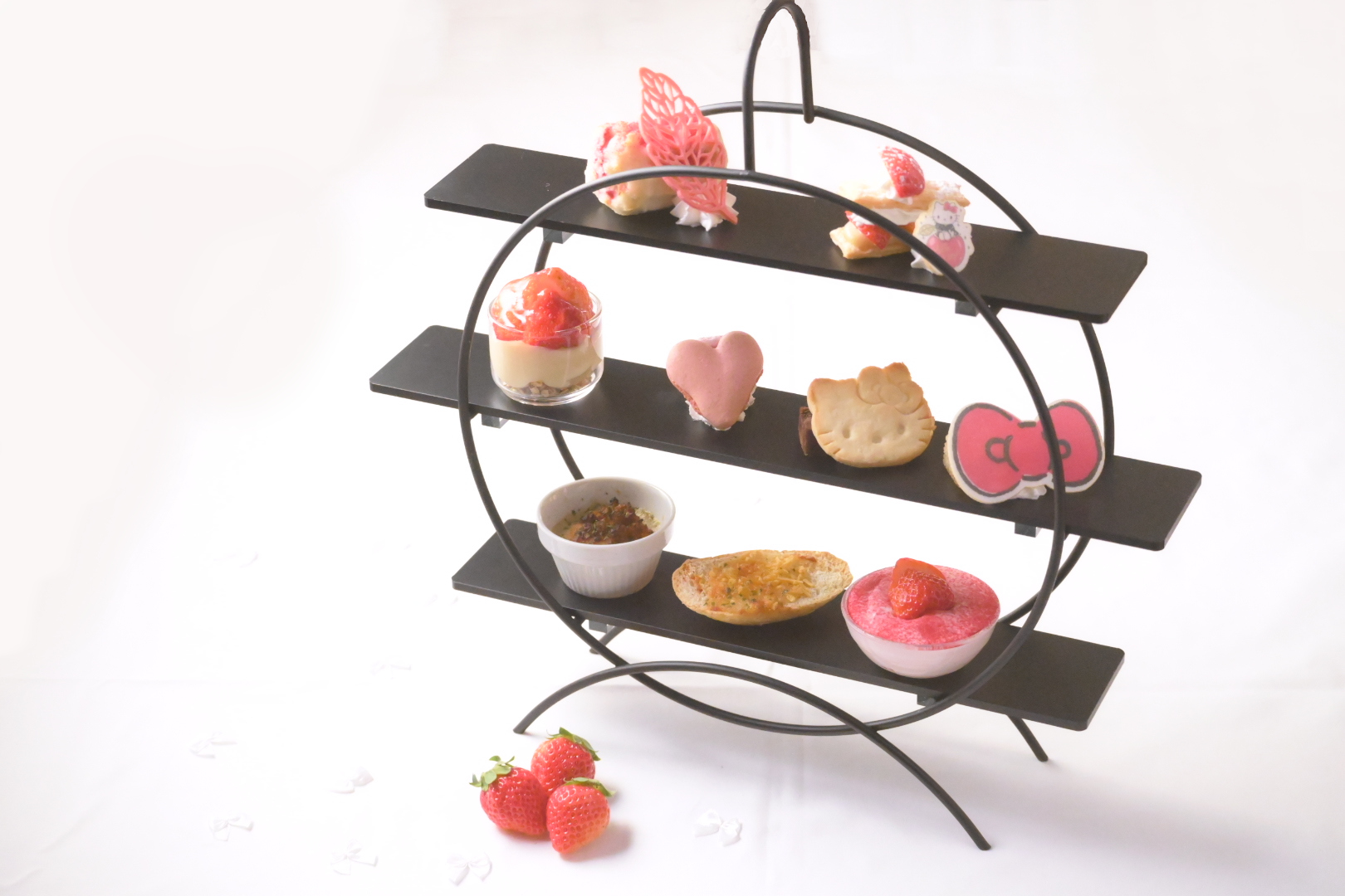 【激レア】ハローキティ　フルーツバージョン　いちごストロベリー　ストラップ 激レア】ハローキティ フルーツバージョン いちごストロベリー