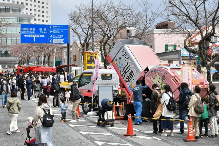 過去のはたらく自動車展示の様子