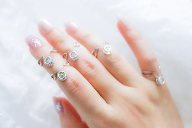 ダンシングストーン「3in1 Jewelry」一般販売開始！ ホワイトデーに間にあう2月22日～2月28日まで1週間の期間限定 　10％OFFで販売 ＜各色限定10個＞
