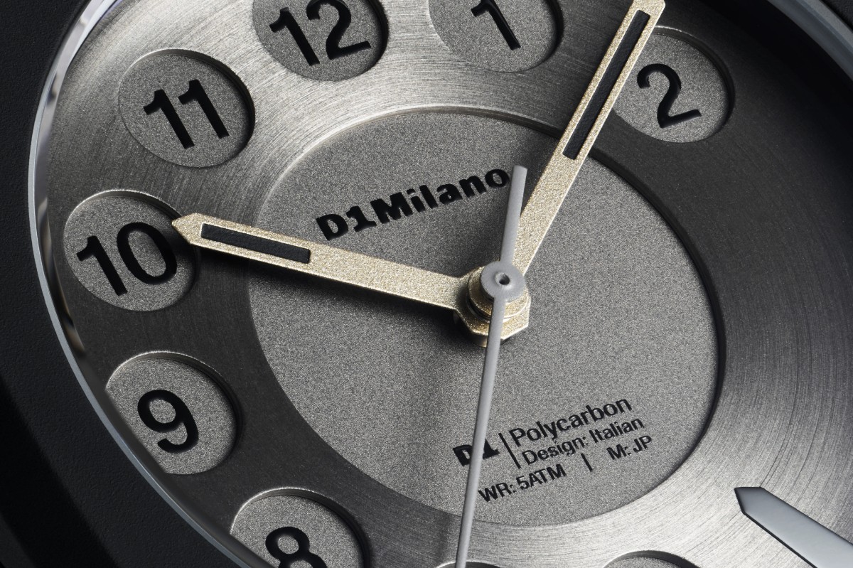 ダイヤルを回す、あの“電話”を腕時計に。
D1 Milano、「電信電話記念日」の10月23日(金)に
“電話”をモチーフにした新作「RING RING」を発売。
