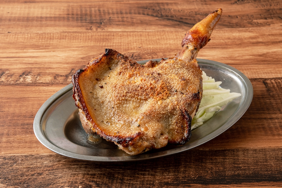 “がブリ”ついて食べる骨付鳥