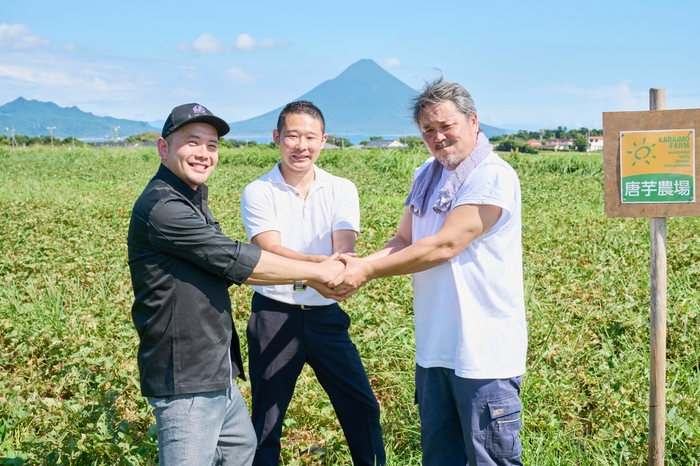 右から別府、林、奥野