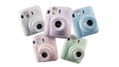 B賞「チェキ INSTAX mini 12」