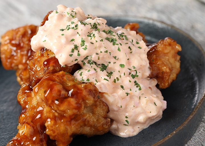 岩下の新生姜入りタルタルソースをたっぷりかけた若鶏のチキン南蛮（盛付例）