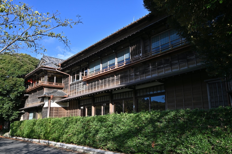八鶴館本館建物