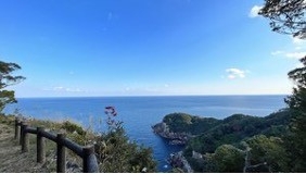 コバルトブルーの海が広がる水床湾