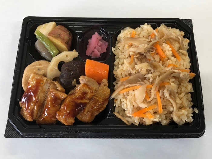 鶏照焼きと煮物弁当（きのこごはん）画像（画像はイメージです。）