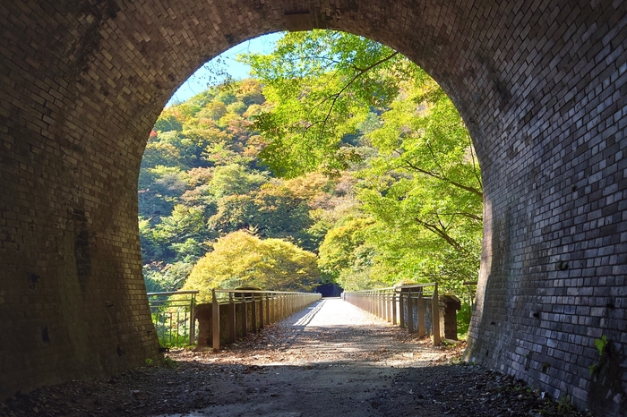 トンネルから