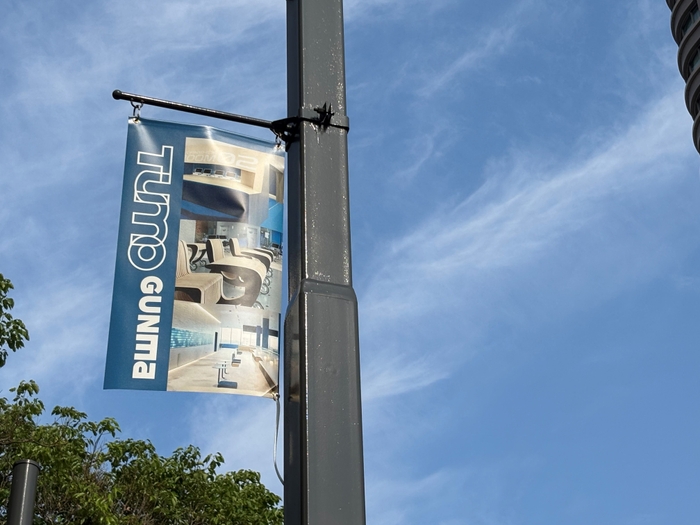 高崎駅からGメッセ群馬を結ぶ道路上の街灯フラッグ