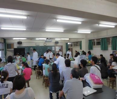 面白理科実験(昨年度の様子)