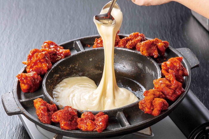 「赤いUFOチキン」(1人前 1,199円、2人前より注文可能)