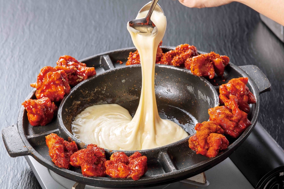 「赤いUFOチキン」(1人前 1,199円、2人前より注文可能)