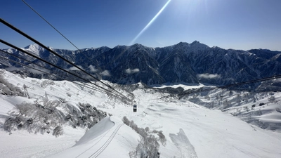 富山県と長野県を結ぶ「立山黒部アルペンルート」、 最新の積雪情報や冬山の絶景を配信！