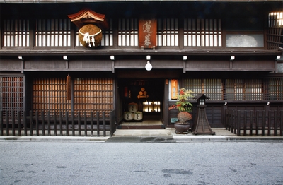 渡辺酒造店正面玄関