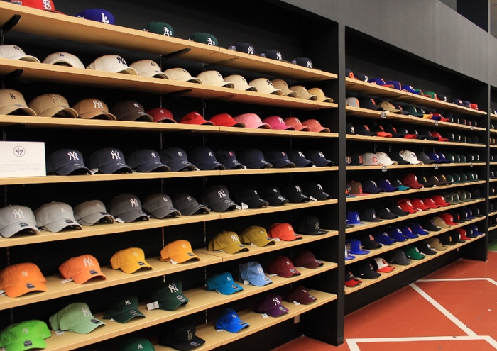 豊富なキャップコーナー