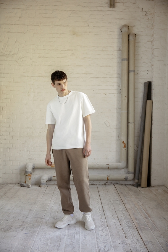 Tシャツ￥1,799 スウェットジョガーパンツ￥3,999 　