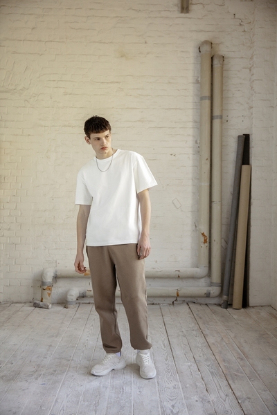 Tシャツ¥1,799 スウェットジョガーパンツ¥3,999