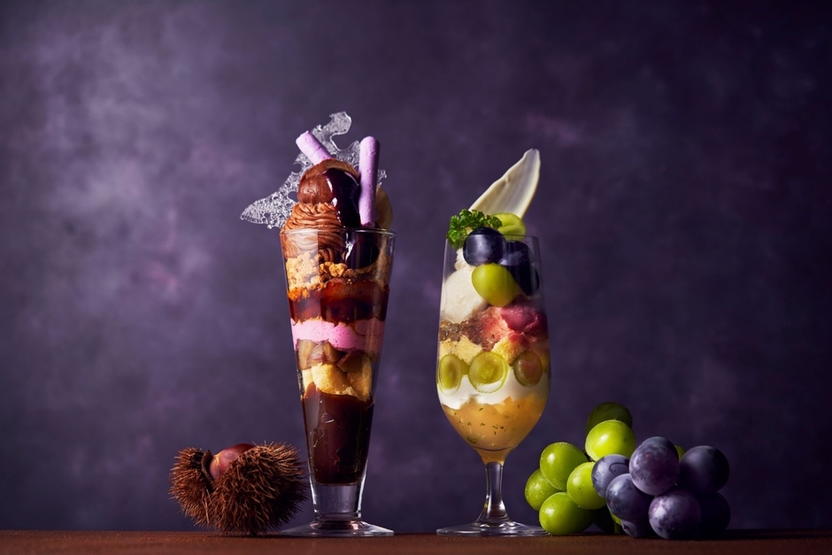 左:マロンモンブランとカシスのパフェ 右:シャインマスカットと巨峰のパフェ