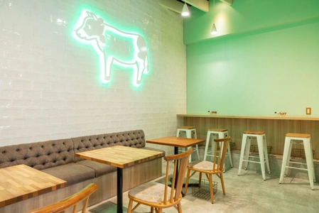 【期間限定】今が旬！桃をたっぷり使った“夏クレープ”＆ サクサクパイに“自分で”生クリームを入れる体験型スイーツ登場