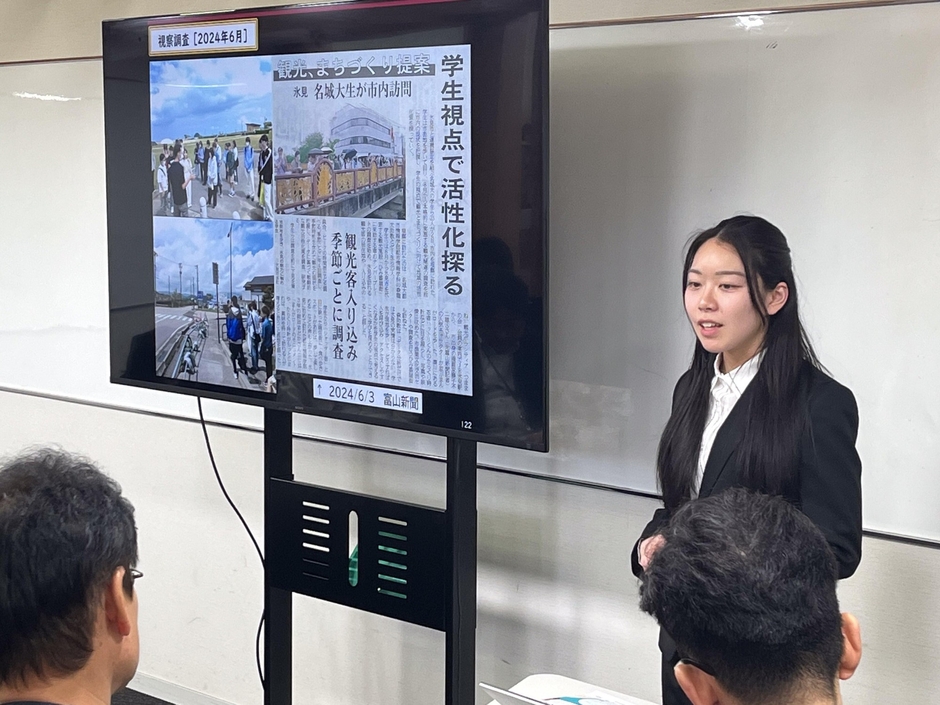 報告する岡田さん