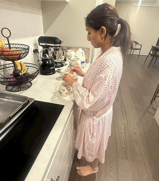 ホストファミリーの長女・サッシンカが、 スリランカのお茶を淹れてくれました