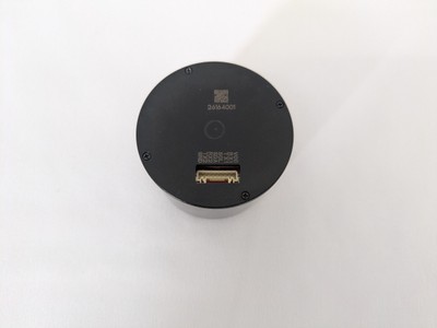 「RJHelical-01」底面。アンテナとGNSS受信モジュールをコンパクトに一体化