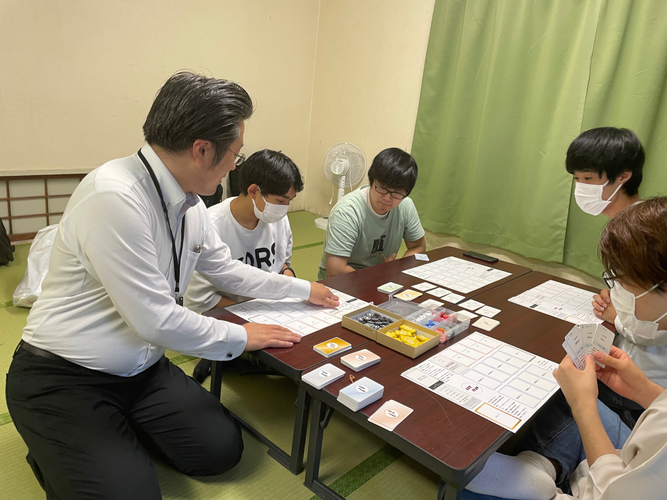 埼玉大学のボードゲームサークル（代表 ：渋谷さん他7名）にてテストプレイを実施しました。
