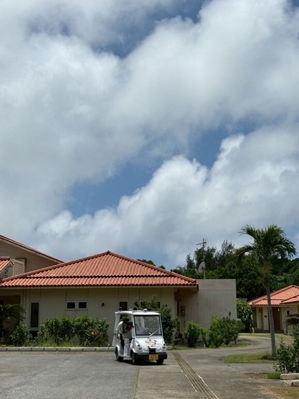 村内を走行するYADOCAR-iドライブ