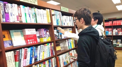 令和元年（2019年）の選書ツアーの様子