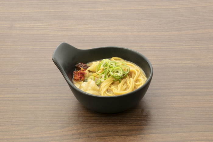 鍋の〆 こってりラーメン(もつ入り)