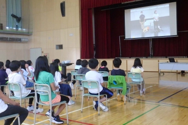 ～10年後の未来を創る～ 子どもたちに盲導犬や視覚障害の理解促進を 「全国一斉盲導犬教室」開催