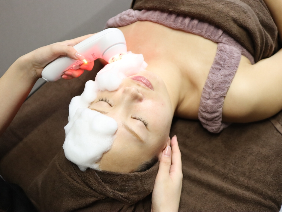 「イオン」×「ラジオ波」×「赤色LED照射」