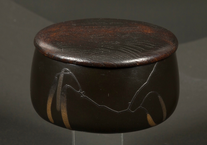 Photo.14 やしゃぶし蒔絵たばこ壺