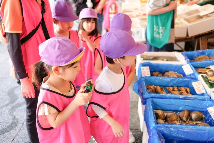 まちや地域にどんどん飛び出し、そのプロから学ぶ本物体験を大切にしています